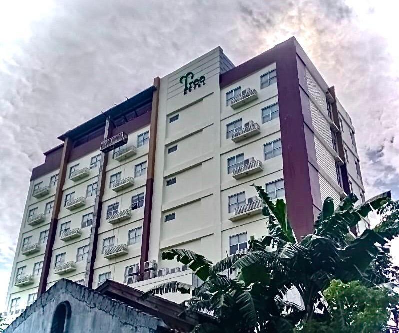 Tree Hotel Makassar Exterior photo